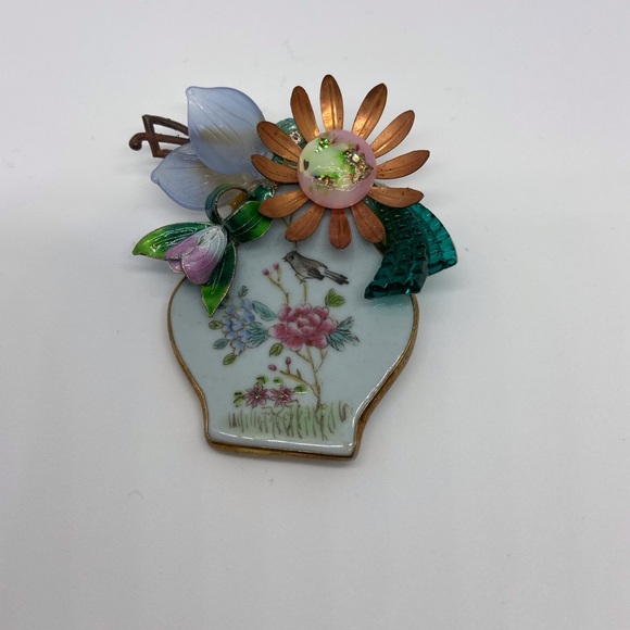 Stunning piece of art brooch by Joli Jewelry - Picture 2 of 3